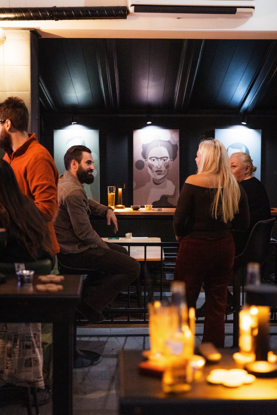 Guests relaxing under the art wall at RABOTEKA